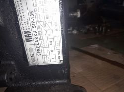 Tabliczka znamionowa sprężarki SIP-135 z informacjami technicznymi.