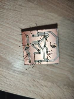 [Praca] [Ogłoszenie] Pomogę w tworzeniu płytki PCB (KiCad, termotransfer i trawienie, lutowanie)