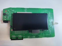 Płytka PCB routera z zamontowaną czarną metalową płytką balastową