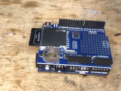 Arduino R4 WiFi i Data Logger Shield - zapis danych na kartę SD - rejestrator temperatury tutorial