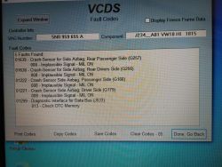 Zrzut ekranu z kodami błędów VCDS dla systemu airbag.