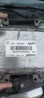 Zdjęcie oznaczenia na obudowie sterownika ECM ACDelco z numerem 55576691.