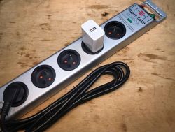 Will Nano Banana generate an electronic diagram or infographic? Comparison of the two models