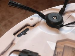 Wnętrze odkurzacza smart/robota sprzątającego z WiFi Medion 13277