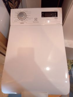 Panel sterowania oraz górna pokrywa pralki Electrolux EWT1266EDW