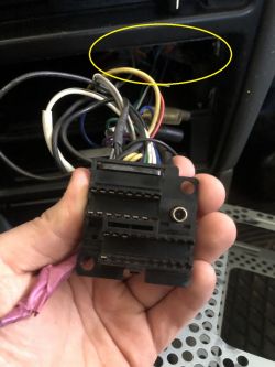 Sony xr-2803: Wymiana radia na 2 DIN - jak zmienić wtyczkę?