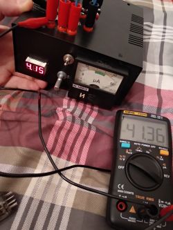 Kompaktowy tester lamp elektronowych Kompaktowy tester lamp elektronowych
