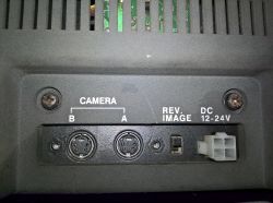 MOTEC M55 - Jak podłączyć monitor, kolory przewodów w kostce?