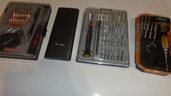 Porównanie zestawów wkrętaków na małe bity.