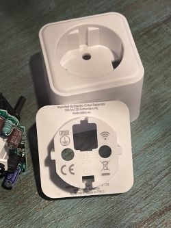 Disassembling CALEX Smart Powerplug EU Plus 16A: Insights into CB2S WiFi & Bluetooth Module Disassembling CALEX Smart Powerplug EU Plus 16A: Insights into CB2S WiFi & Bluetooth Module
