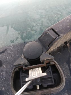 BMW E39 525d 2001 touring - Mechanizm bagażnika działa ale się nie otwiera