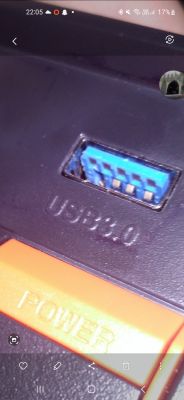 Jak naprawić uszkodzone USB 3.0 z niskim napięciem na panelu?