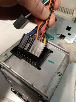 RADIO FORD 4050 - Podłączanie do wtyczek ISO, dopasowanie przejściówki i zasilania