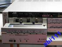 Czy jest możliwość podłączenia komputera pod ten amplituner JVC R-E600L