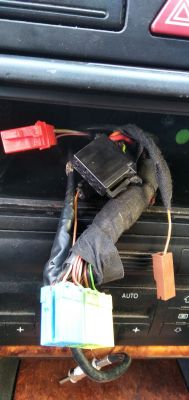 Podłączanie radia w Audi A6 C5 z nagłośnieniem Bose: poszukiwanie właściwej kostki i instrukcji