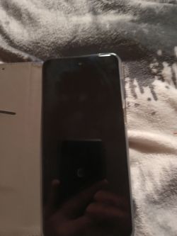 Telefon Xiaomi Redmi Note 9 Pro z wyłączonym ekranem.