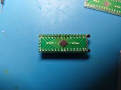 PCB module with a QFN32 chip on a blue background.