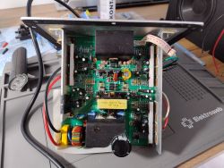 Subwoofer Polycom BASH (Klipsch itp.) - Zasilacz parzy podczas spoczynku.
