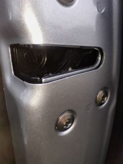 Locking Octavia 2 Car with Remote or Manually without Battery: Alarm & Door Closing Tips