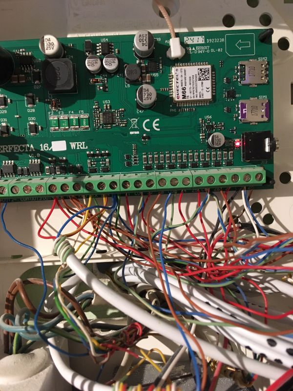 Satel Perfecta + zewnętrzna czujka Paradox DG85 tylko alarm sabotażowy