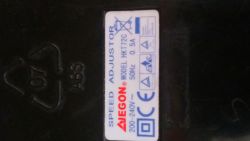 Etykieta regulatora obrotów AEGON model HKT72C z danymi technicznymi.