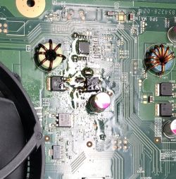 Dlaczego konsola Xbox 360 z płytą główną X854326-004 nie uruchamia się?