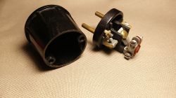 Trochę historii - rodzaje gniazdek elektrycznych w różnych dekadach