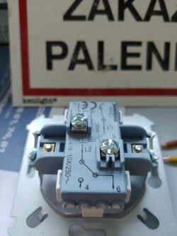 Connecting Double & Single Staircase Switches: Corridor & Outdoor Lighting Solution