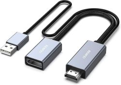 Adapter HDMI z dodatkowym zasilaniem USB marki BENFEI, jeden koniec z wtykiem HDMI, drugi z gniazdem HDMI oraz przewodem USB.