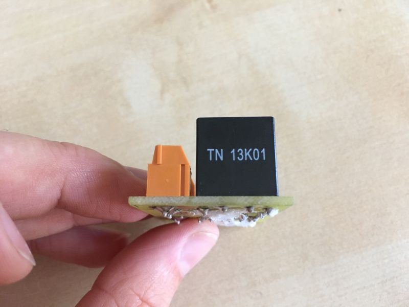 Jak zidentyfikować i zmontować moduł RVH1 relay?