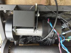 Bieżnia wyzwala bezpiecznik przy uruchomieniu.