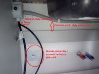 Puszka zasilająca płytę indukcyjną na ścianie szafki kuchennej i piekarnik Puszka zasilająca płytę indukcyjną na ścianie szafki kuchennej i piekarnik