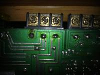 Po podłączeniu wzmacniacza świeci protection i nie gra?