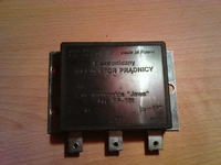 Dlaczego regulator napięcia w CZ 175 się grzeje i kontrolka nie działa?