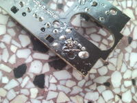 Jak naprawić przepalony pin i uszkodzoną ścieżkę w myszce komputerowej?