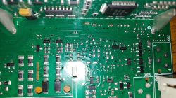 Indesit WIXL 12FRTEY - zamek zamyka się po zamknięciu drzwiczek