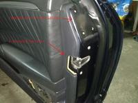Mercedes W209 - Instrukcja Wymiany Kratki Głośnika w Drzwiach