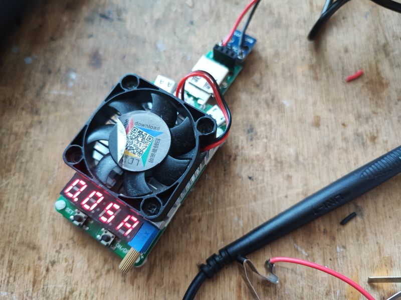 Moduł sztucznego obciążenia z wentylatorem i wyświetlaczem