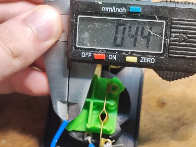 Przedłużacz/listwa 2m 4 gniazda i 3 USB za 35 zł o tajemniczej wydajności prądowej