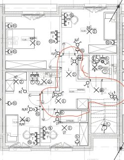 Plan instalacji elektrycznej z oznaczoną linią światła na korytarzu jako „i”