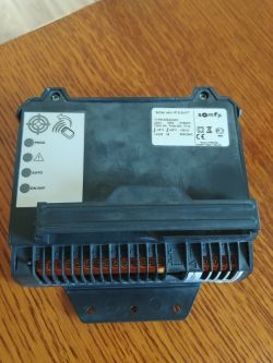 Zamiennik centrali sterującej bramą dwuskrzydłową Somfy type:5054240C po uszkodzeniu podczas burzy