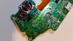 Kontroler Xbox One S - sygnał analogu aktywny tylko po naciśnięciu przycisku