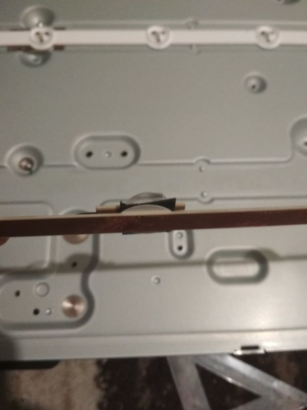 LG 32LN540B - Brak podświetlenia LED, matryca działa po oświetleniu