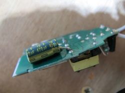 Close-up of a printed circuit board with a 470µF 10V electrolytic capacitor.