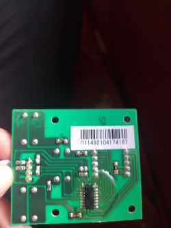 Płytka drukowana z elementami spalone oznaczonymi D1, D2, D3, związana z pompą piaskową INTEX SF 90220-1.