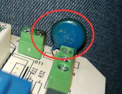 AMICA OTS635I - Spalony warystor S14 K275. Czy to wypalone ścieżki? AMICA OTS635I - Spalony warystor S14 K275. Czy to wypalone ścieżki?