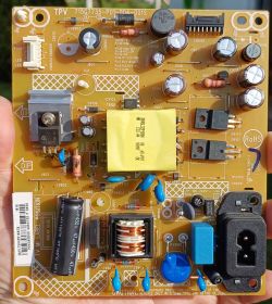 Zasilacz telewizora PHILIPS 24PFT5303/12, model 715G7735-P01-004-001S, z widocznymi podzespołami elektronicznymi.