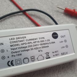 Plafon LED Inspire 1200 LM 4000K - błyska i świeci słabiej. Zasilacz czy diody?