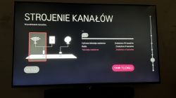 Ekran telewizora z menu strojenia kanałów.