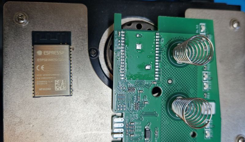 Interior and reverse engineering of the Ariston Velis 80 Wi-Fi electric water heater on ESP32 (part1